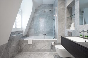 Club Apartment | Bathroom - VESTO  King's Cross (London)