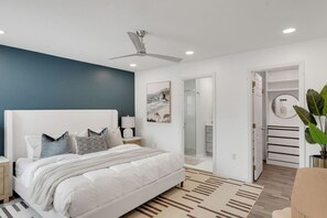 3 chambres, bureau, fer et planche à repasser, lit parapluie