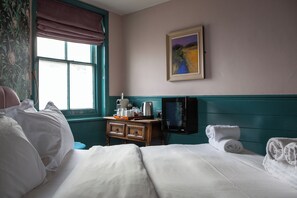 Desk, iron/ironing board, free WiFi - The Ship Rooms (London)