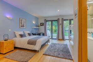 5 bedrooms, iron/ironing board, WiFi, bed sheets - VILLA LUXE VALLEE DE CHEVREUSE - heated indoor pool, table tennis (Chevreuse)