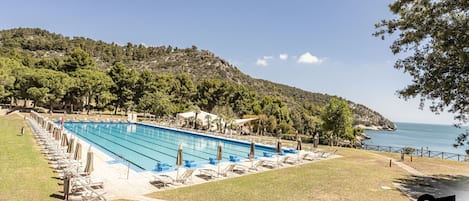 2 outdoor pools, open 9:00 AM to 6:00 PM, sun loungers