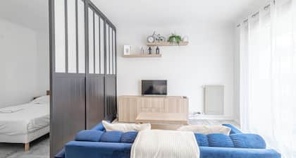 This condominium is a 0 bedroom(s), 1 bathrooms, located in Menton , .
