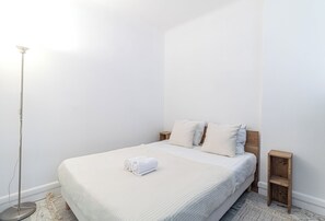 Fer et planche à repasser, Wi-Fi gratuit, draps fournis