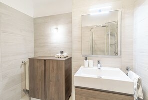 Hårføner og håndklær