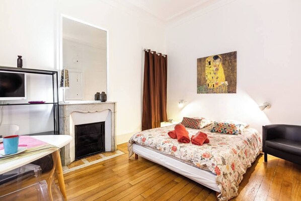 1 bedroom, iron/ironing board, internet