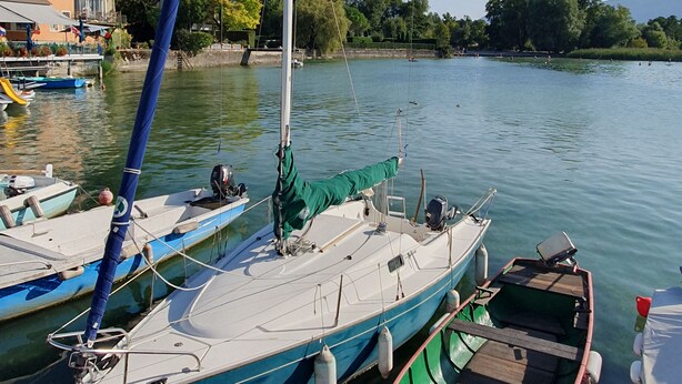 A marina with several sailboats docked. - Merry Méry (Mery)