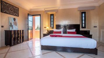 7 chambres, fer et planche à repasser, Wi-Fi, draps fournis