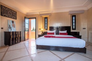 7 bedrooms, iron/ironing board, WiFi, bed sheets