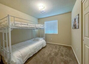 4 bedrooms, iron/ironing board, WiFi, bed sheets