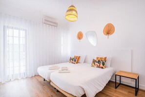 6 bedrooms, iron/ironing board, WiFi, bed sheets - Villa Amaris 6-Bedroom Villa with Sea View, Private Pool (Albufeira)