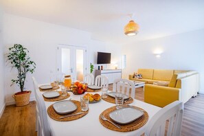 Dining - Villa Amaris 6-Bedroom Villa with Sea View, Private Pool (Albufeira)