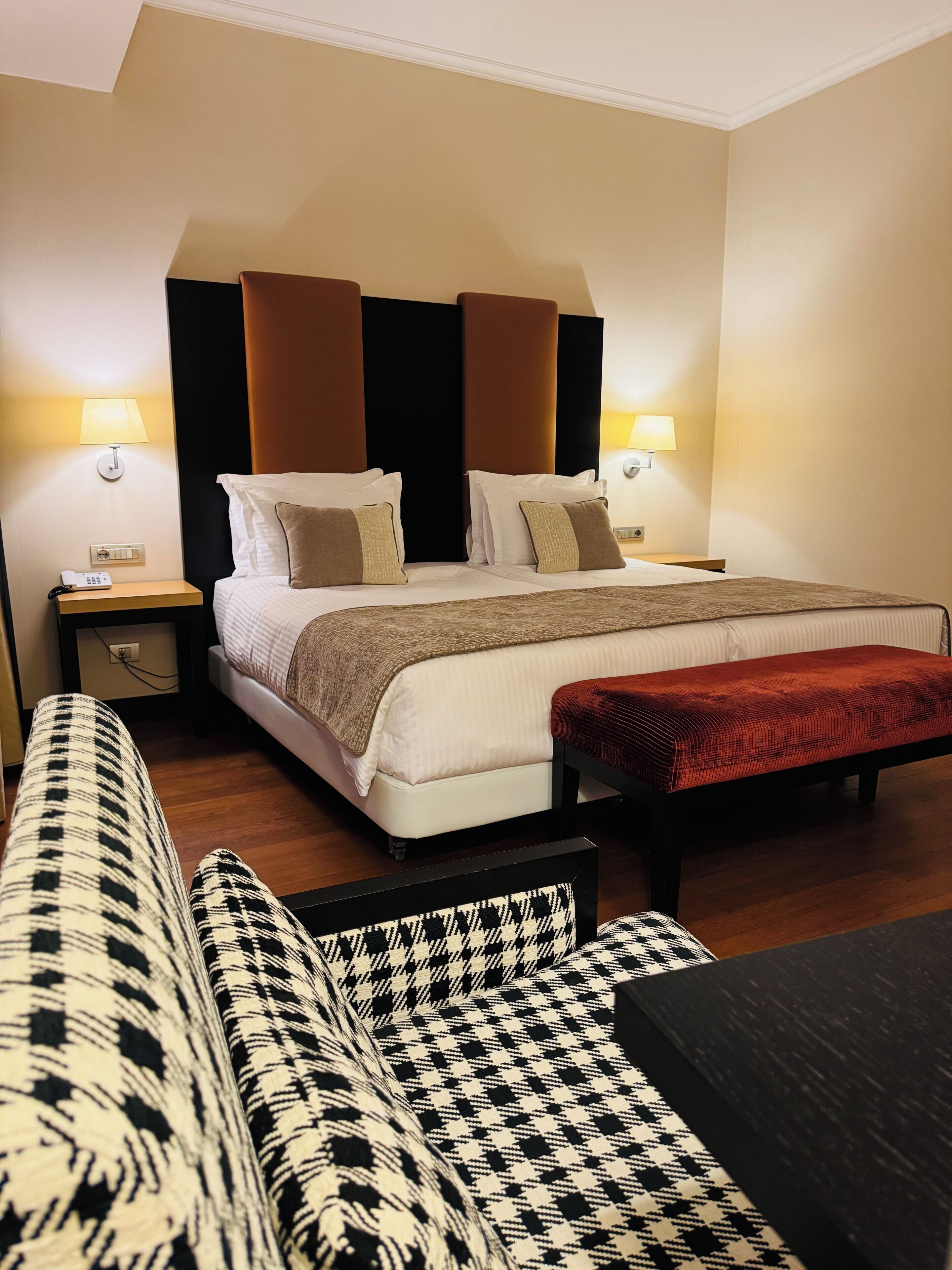 Căn hộ dành cho gia đình | Bàn, khu vực làm việc phù hợp cho laptop 