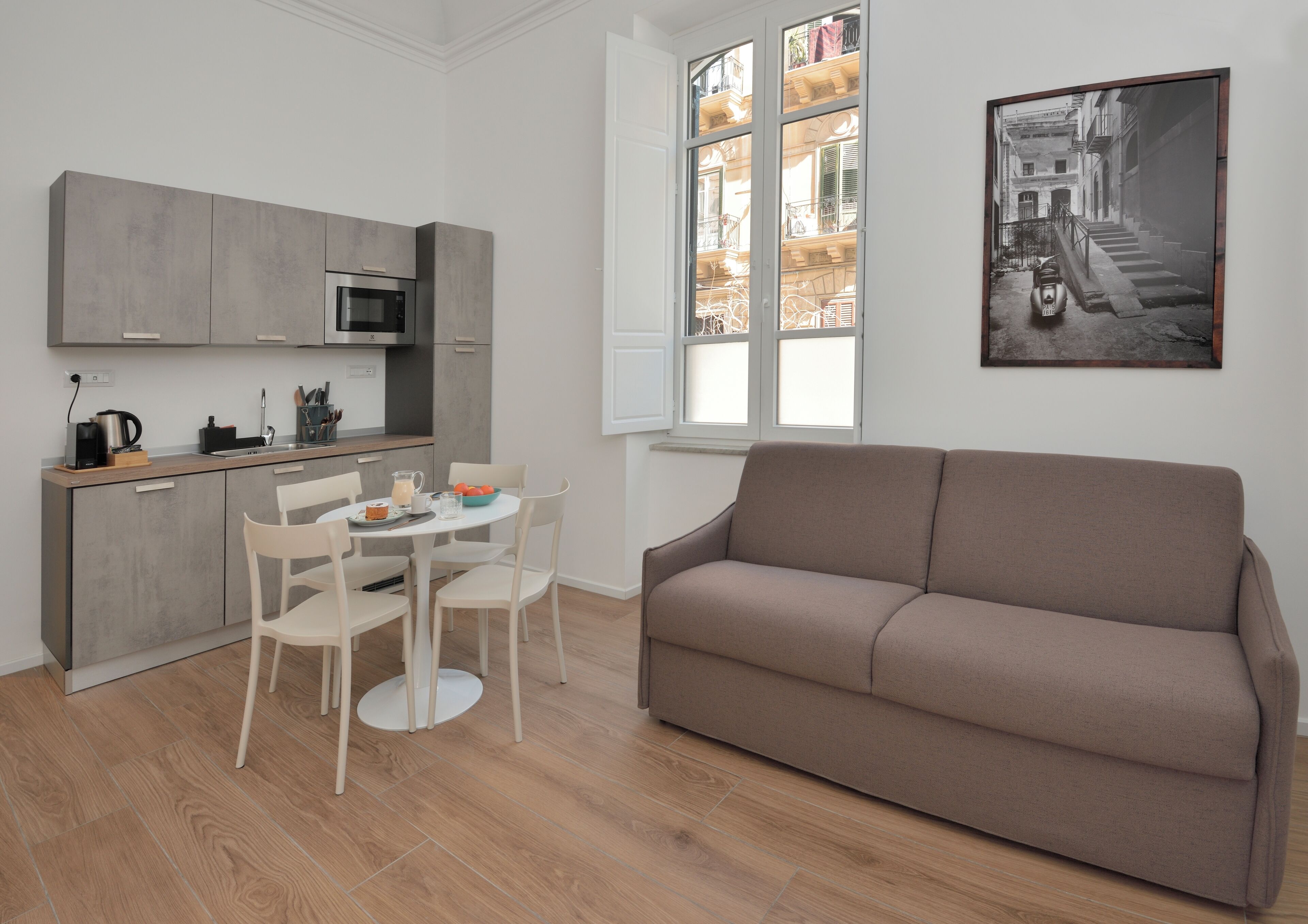 Leilighet – deluxe | Oppholdsområde | Flatskjerm-TV