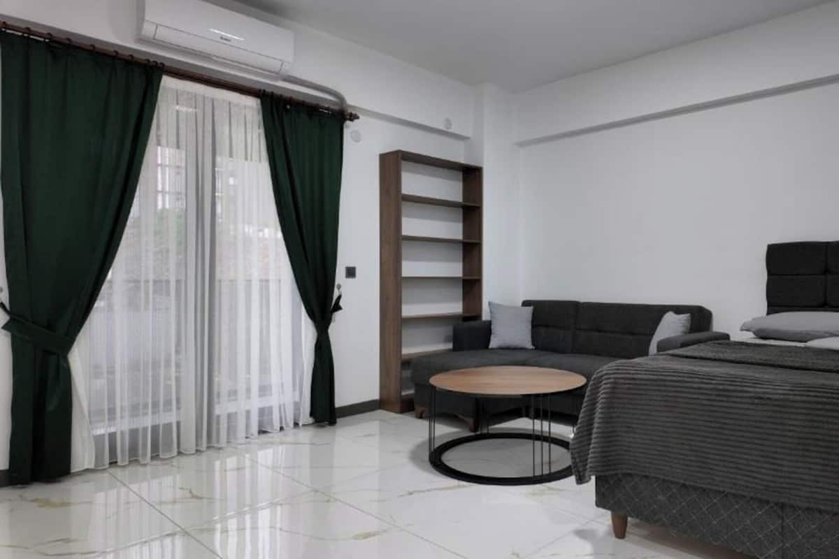 Premium bedding, minibar (free items), desk, laptop workspace