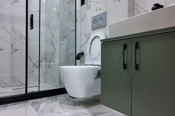 Superior Studio Suite, City View | Bathroom | Shower, hair dryer, slippers, towels