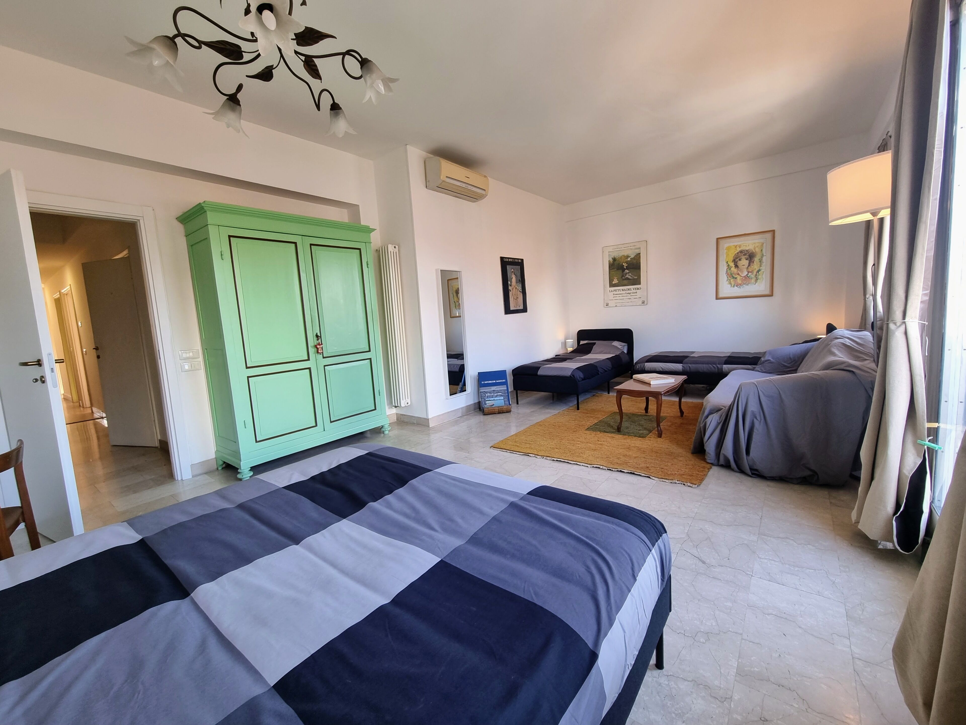 4 bedrooms, desk, iron/ironing board, WiFi