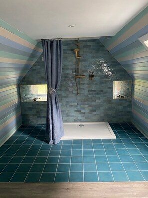 Superior Studio, Garden View | Bathroom | Free toiletries, hair dryer, towels, soap - Organic Welltree (Perth)