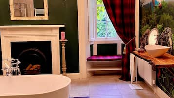 Deluxe-Doppelzimmer, Gartenblick | Badezimmer | Kostenlose Toilettenartikel, Haartrockner, Handtücher, Seife