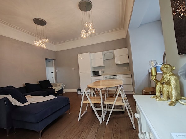 Living area - Tunbridge Wells Ground floor apartment with garden (Royal Tunbridge Wells)