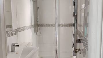 Shower, hair dryer, towels, toilet paper