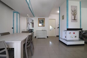 Leilighet, 2 soverom, røyk, balkong | Spisestue