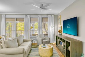 TV - 2nd Floor Pilot House 1BR Condo in the heart of Baytowne Wharf at Sandestin Golf & Beach Resort! (Miramar Beach)