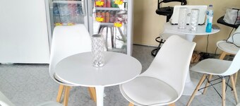 ISLAND HOPPERZ HOSTEL KOH SAMUI, KOH TAO/PHANGAN CONNECTIONS CAFE BUDS WORKSPACE