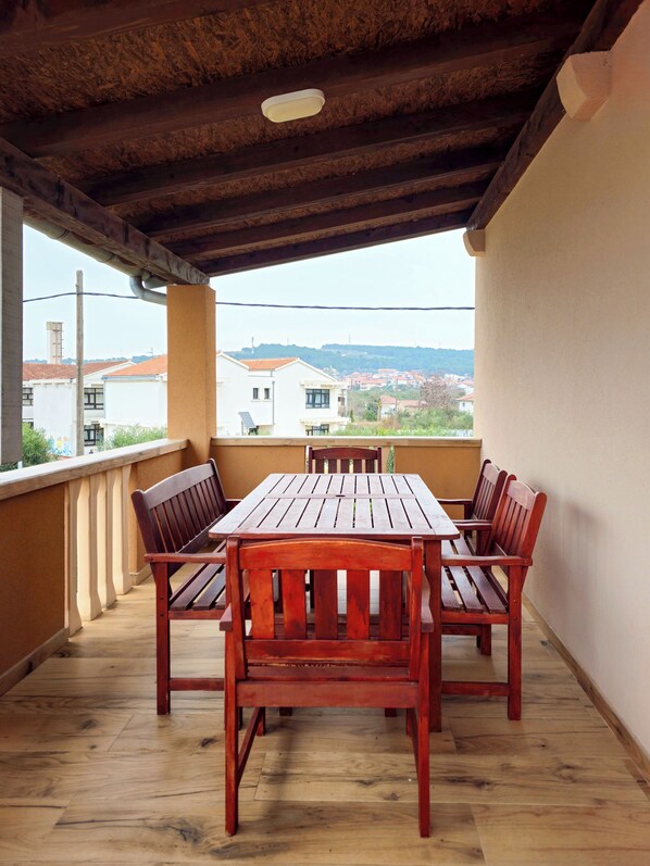 تناول الطعام بالخارج