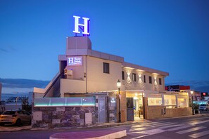 Front of property - Hostal Rosario Galindo (Cúllar Vega)