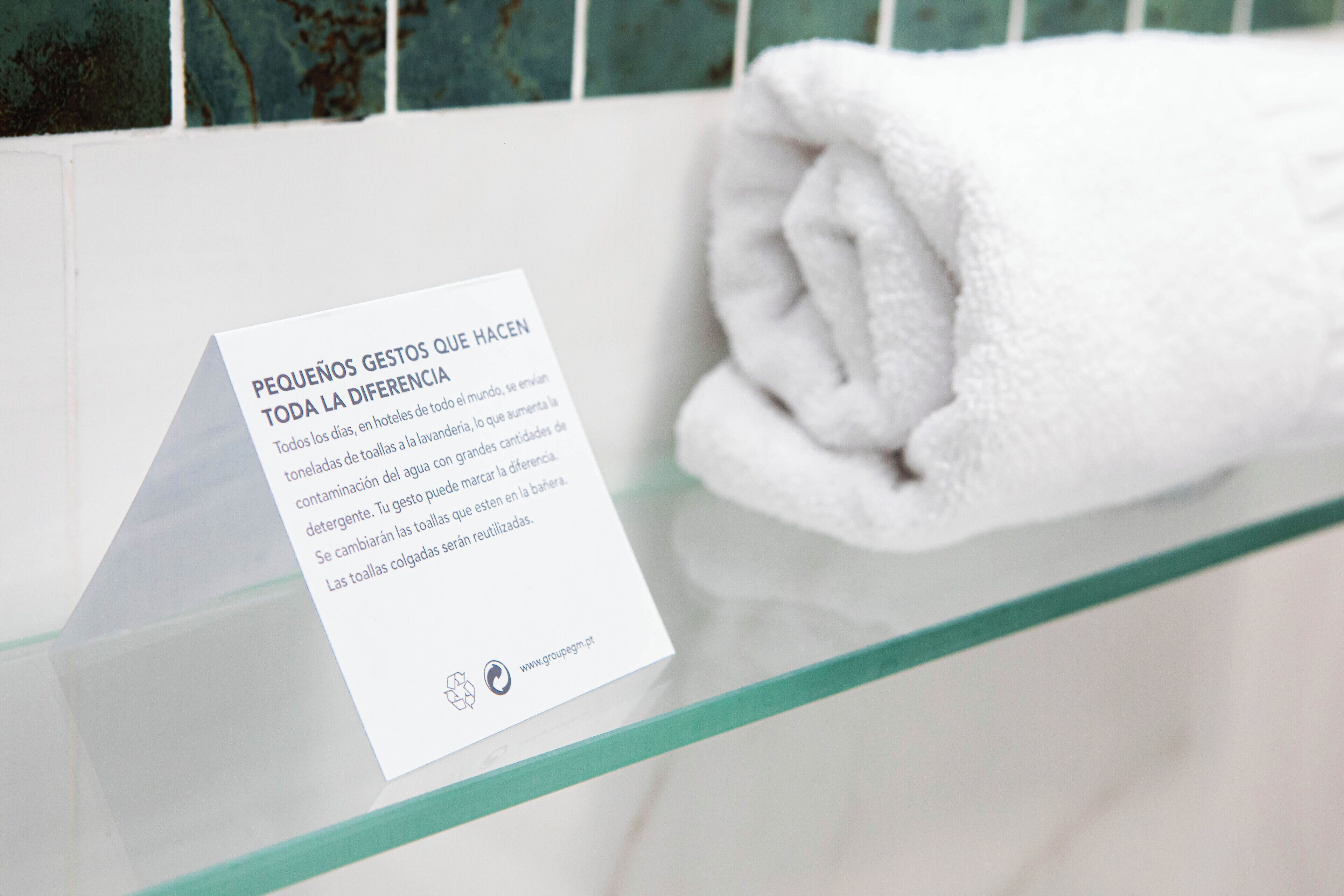 Comfort Double Room, 1 Queen Bed, Non Smoking | Bathroom | Shower, free toiletries, hair dryer, towels