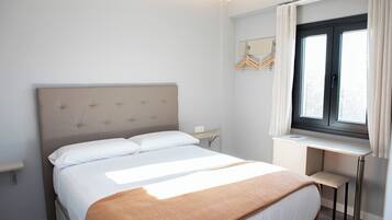 Comfort Double Room, 1 Queen Bed, Non Smoking | Memory foam beds, desk, laptop workspace, free WiFi