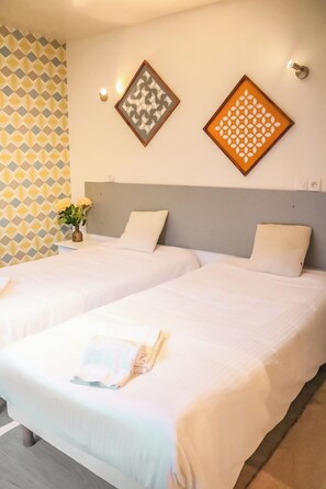 Dobbelt- eller tomannsrom – deluxe, terrasse | Skrivebord og wi-fi (inkludert)