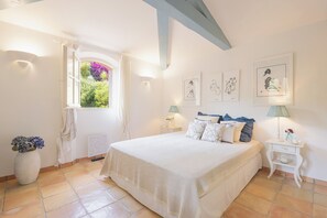5 slaapkamers, een strijkplank/strijkijzer, gratis wifi, beddengoed