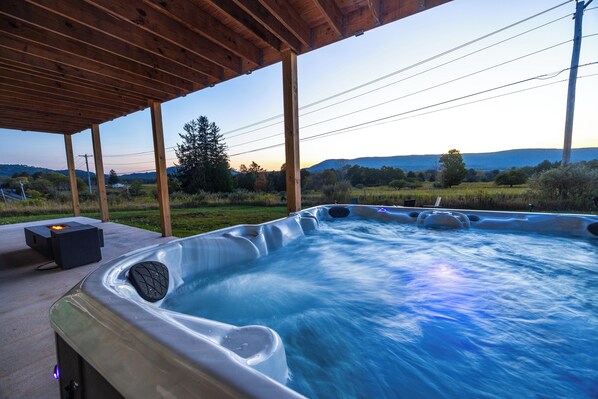 Outdoor spa tub