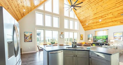 Black Diamond-New Build, Ski, Hot Tub, Views, BBQ, EV & AC