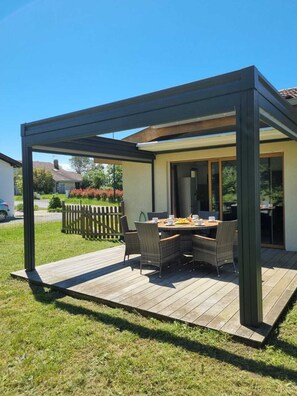 Outdoor dining - House T4 with enclosed garden (Hastingues)