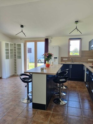 Private kitchen - House T4 with enclosed garden (Hastingues)