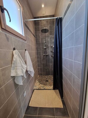 Shower, towels