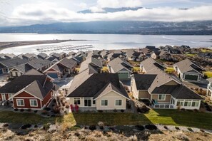Exterior - Toes in the Sand Cottage #201 (Osoyoos)