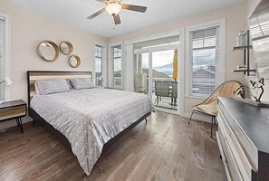 4 bedrooms, free WiFi, bed sheets - Toes in the Sand Cottage #201 (Osoyoos)