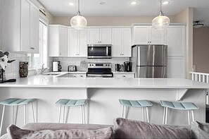 Fridge, microwave, oven, stovetop - Toes in the Sand Cottage #201 (Osoyoos)