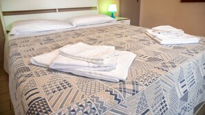 Double or Twin Room, Private Bathroom, Partial Sea View | Meja 