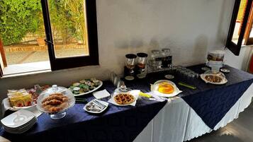 Free daily buffet breakfast