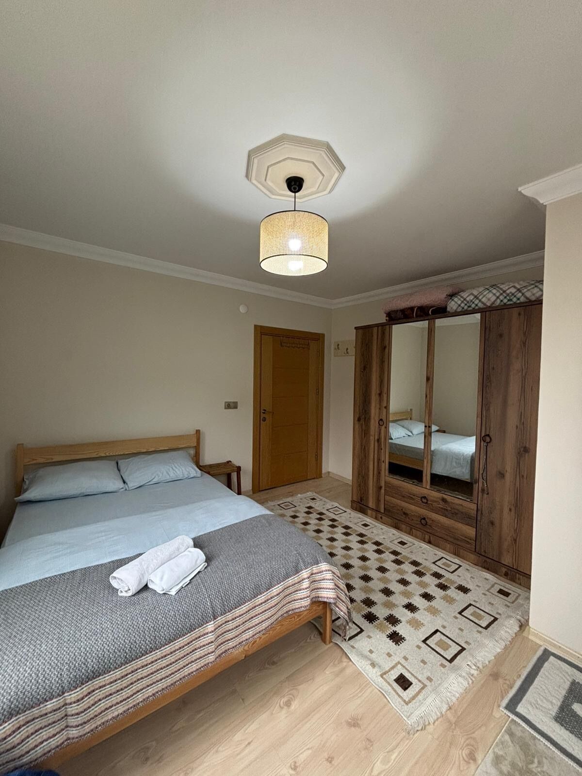 1 habitación, tabla de planchar con plancha y wifi gratis 