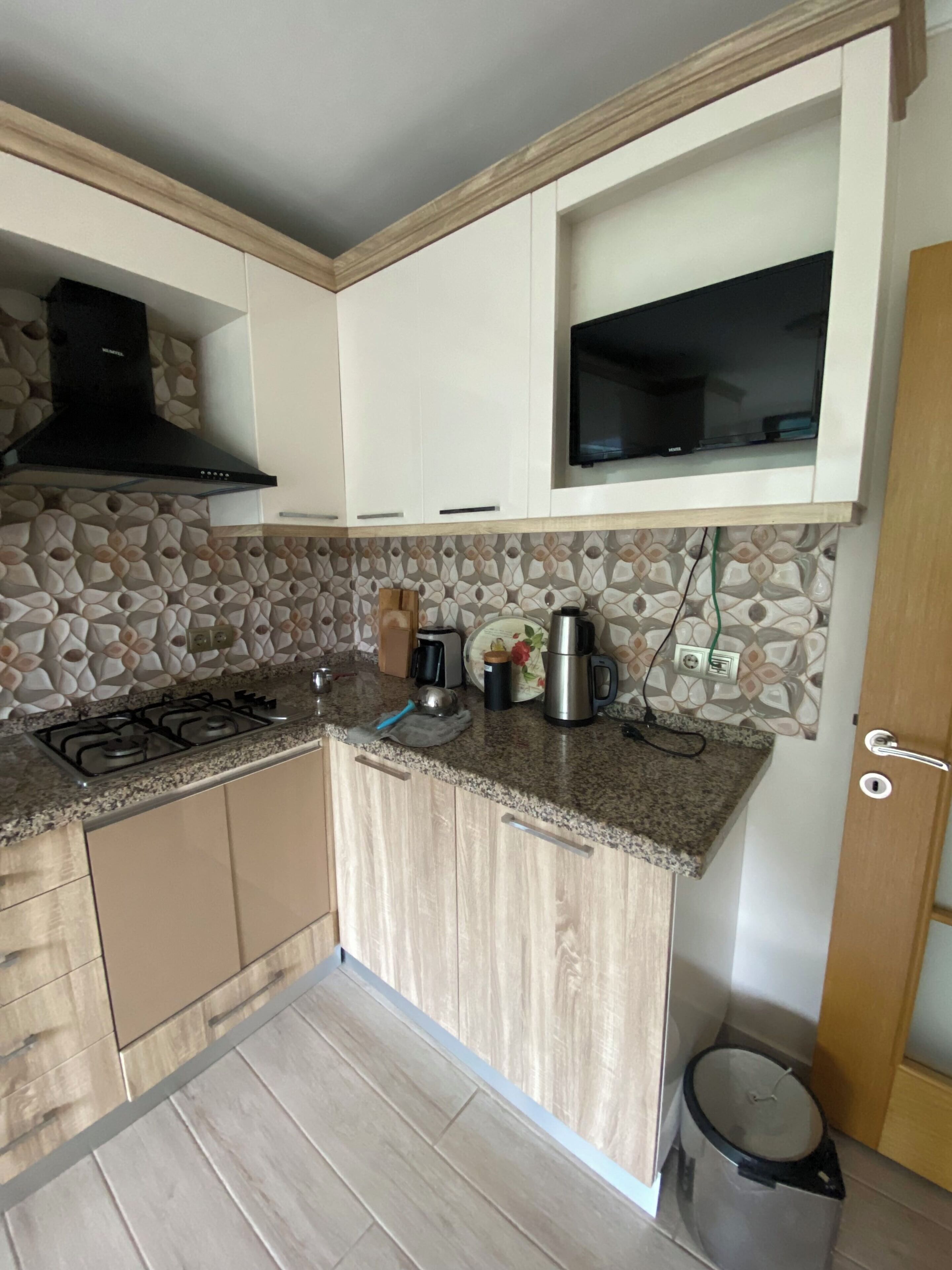Basic Apartment, Balcony, Mountain View | Private kitchen