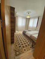 Apartamento básico, balcón, vistas a la montaña