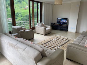 Basic Apartment, Balcony, Mountain View | Living room - Komilo Homes, Çamlıhemşin (Çamlıhemşin)