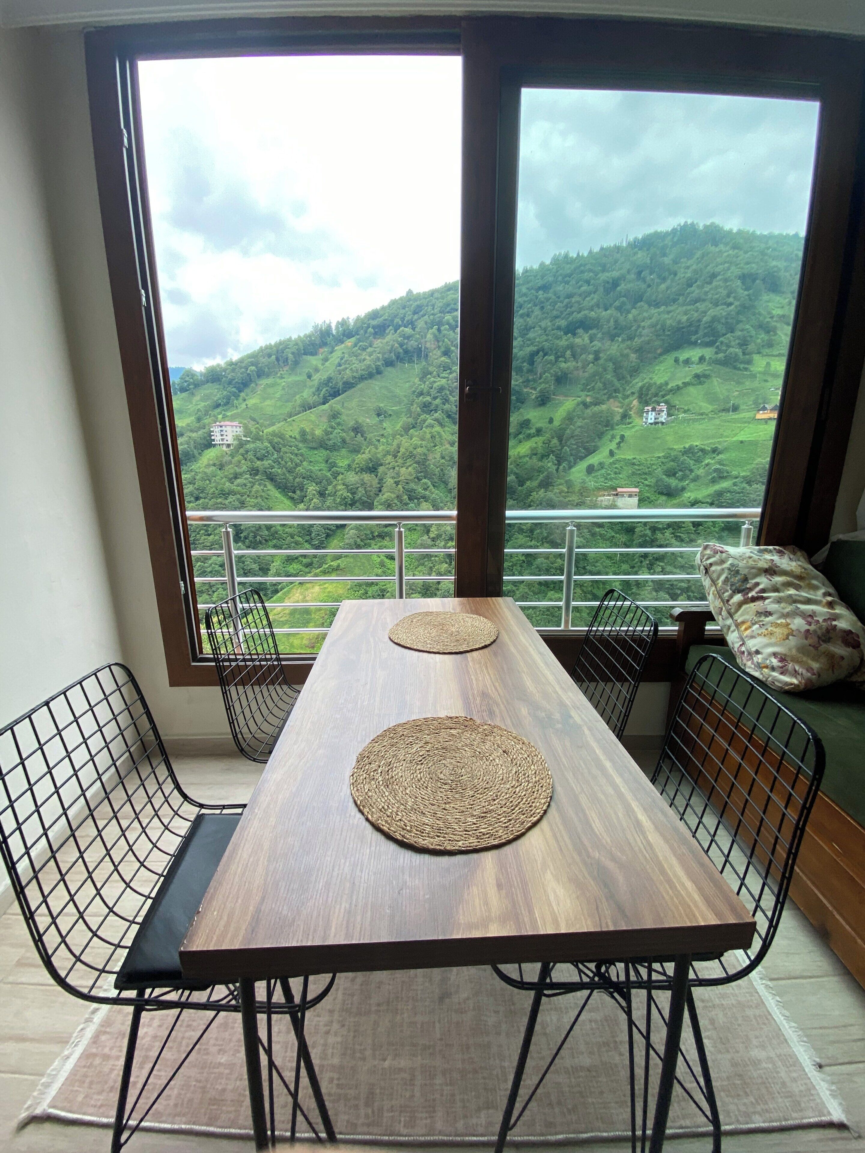 Departamento básico, balcón, vista a la montaña | Cocina privada
