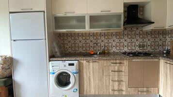 Apartamento básico, balcón, vistas a la montaña | Cocina privada