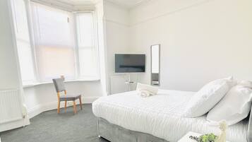 Iron/ironing board, WiFi, bed sheets